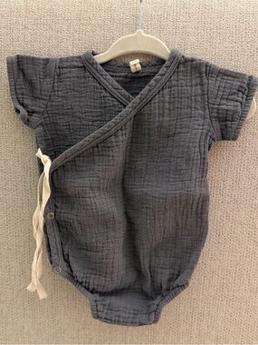 Quincy Mae Charcoal Muslin Baby Bodysuit